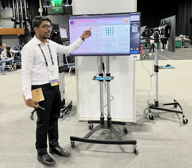Himanshu Kumar presenting a digital poster at IEEE EMBC 2022